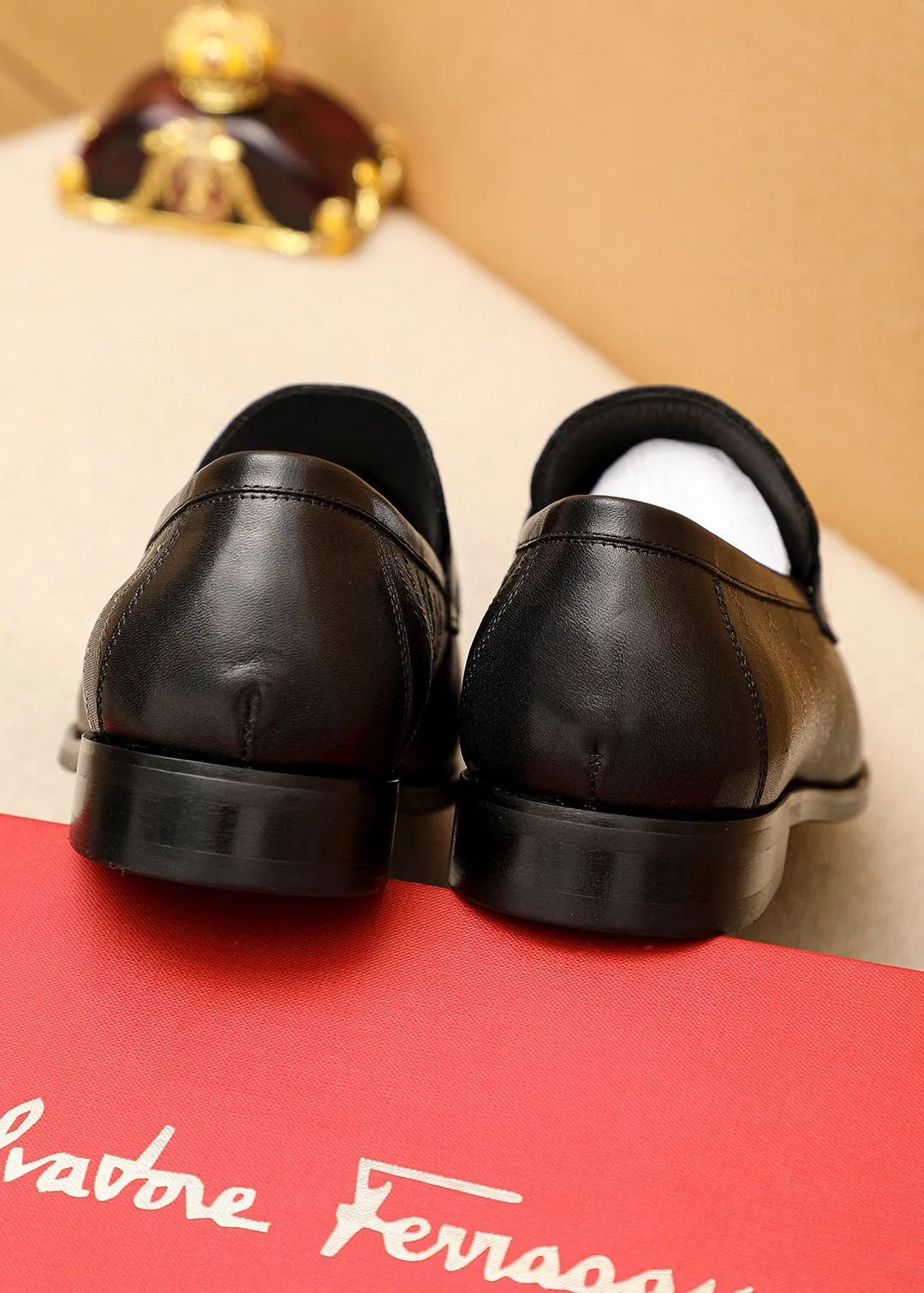 Men's shoes💰460💰 Product trademark: Ferragamo "Ferragamo" casual leather shoes Regular size: 38-44 (45🉑️customized) Product materials: Selected imported first-layer calfskin embossed upper + luxury hardware buckle, imported water-dyed cowhide leather lining. Strong three-dimensional visual effect, original outsole color: 1⃣️color optional